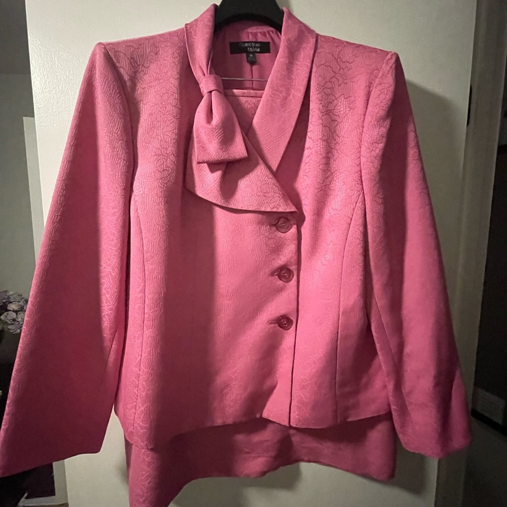 Women’s Skirt Suit Size 18